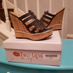 NWT Black Wedge Sandals 👡